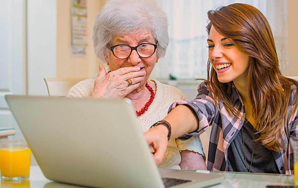 Ante el crecimiento de la tecnología, buscan inclusión con seguridad de Adultos Mayores